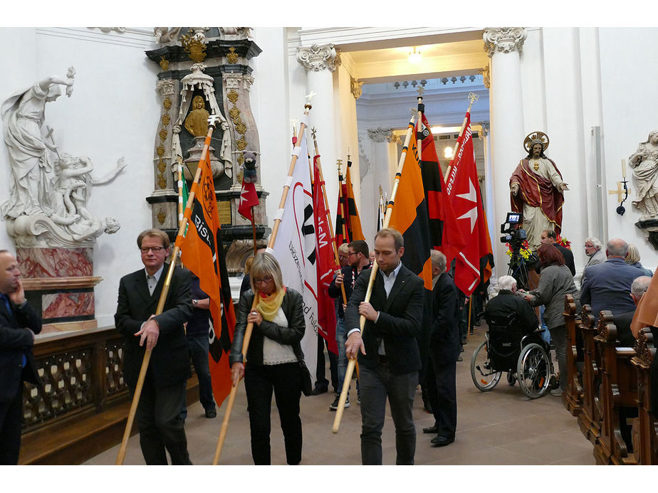 Abschlussvesper der Bischofskonferenz mit Austeilung des Bonifatiussegens (Foto: Karl-Franz Thiede)